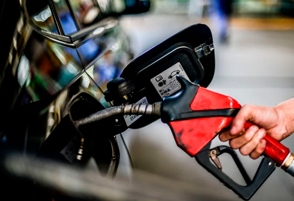 Ano começa com novos aumentos nos preços dos combustíveis. 